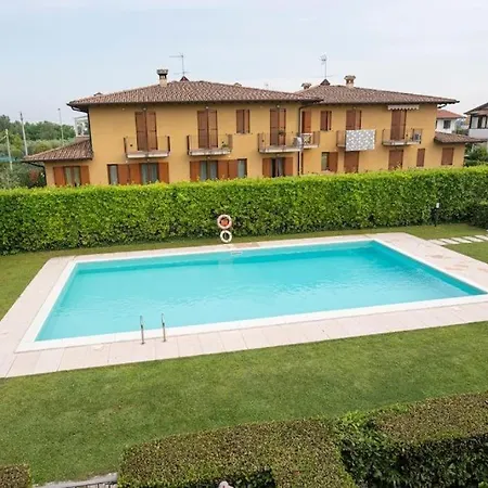 Apartment Garda Un Po Pool And Raffa