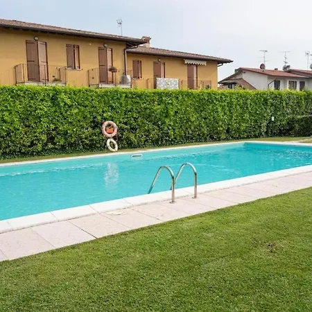 Garda Un Po Pool And Apartment