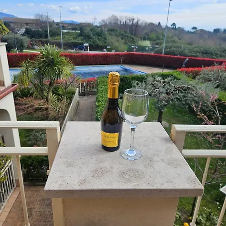 Apartment Garda Un Po Pool And Raffa