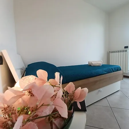 Garda Un Po Pool And Apartment